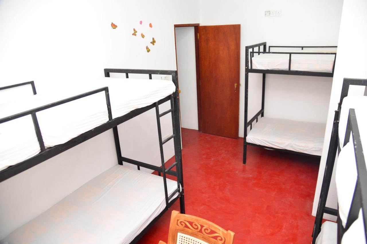Lucky Beach Front Hostel ヒッカドゥワ エクステリア 写真
